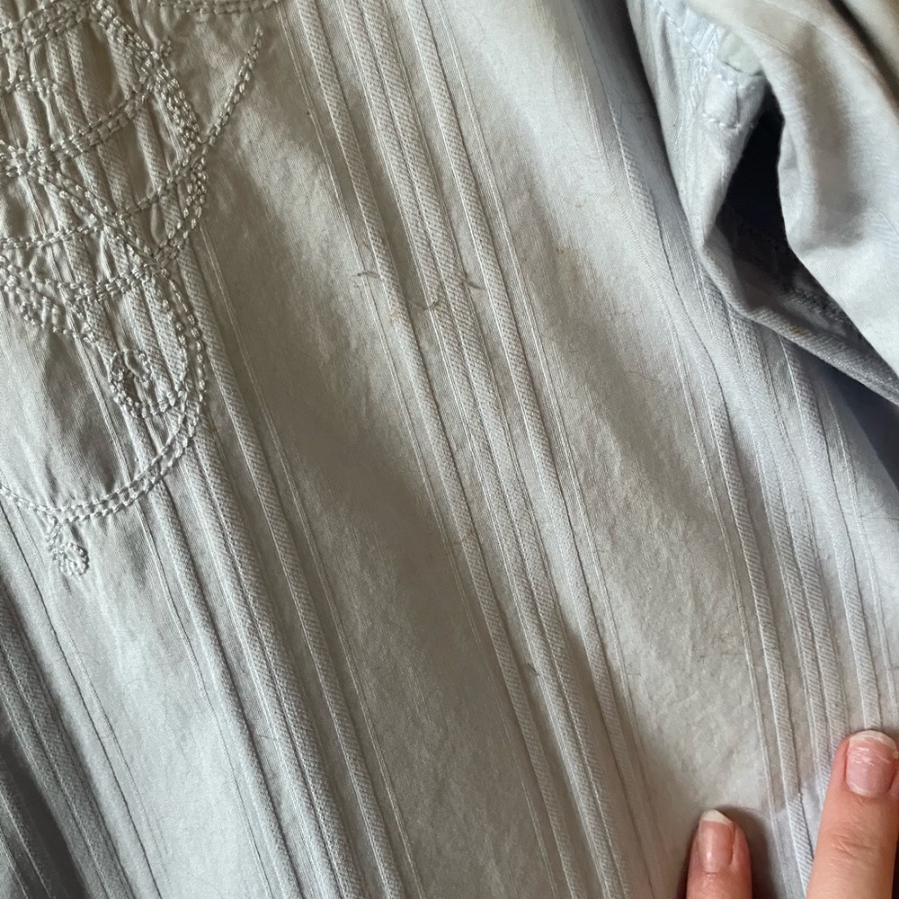 Button down - Picture 2 of 4